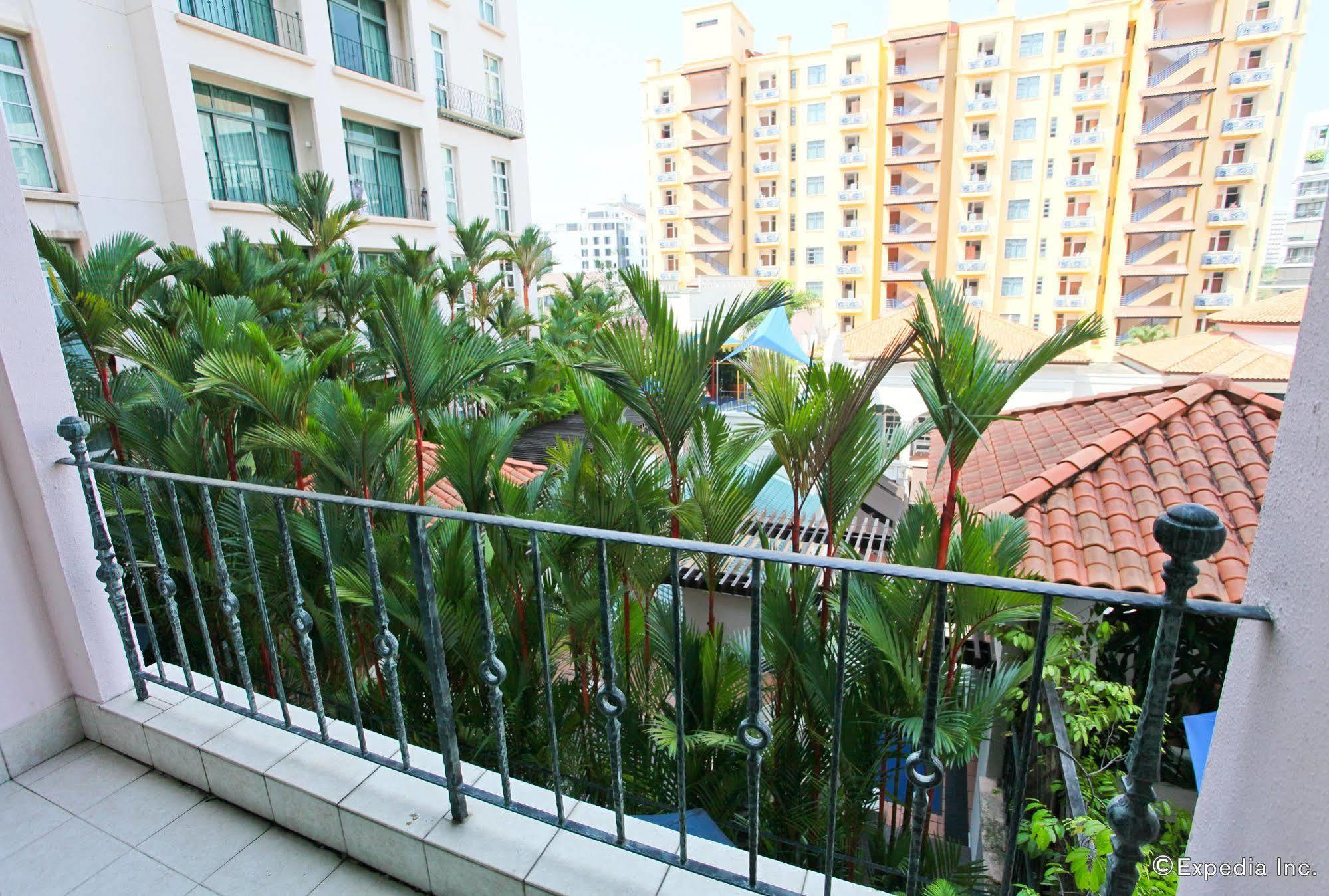 Fraser Place Robertson Walk Singapur Exterior foto A balcony in Singapore